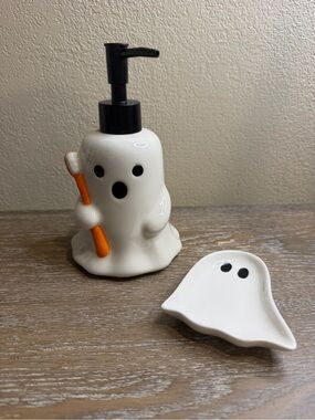 New Target Bullseye Halloween Ghost with toothbrush Soap Pump & Trinket Tray